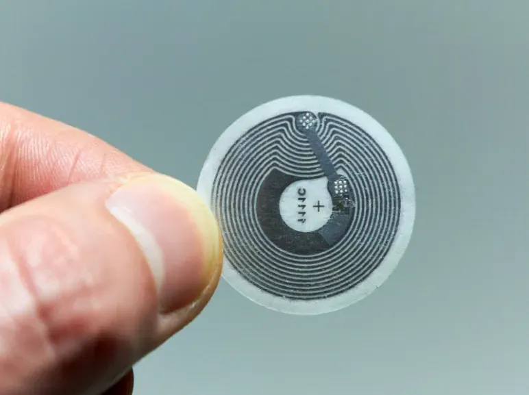 Kuidas UES NFC kleebis?