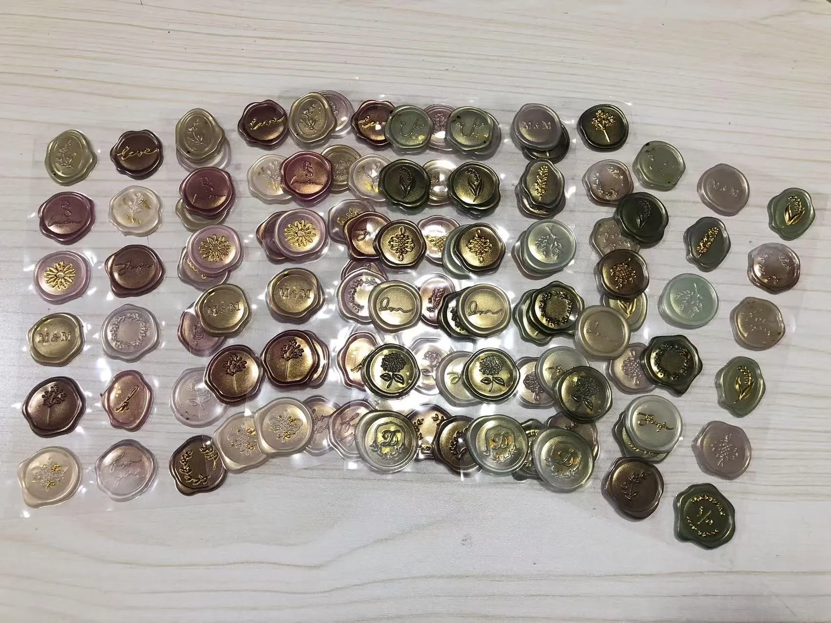 Vahapitsendi kleebised on teele saadetud